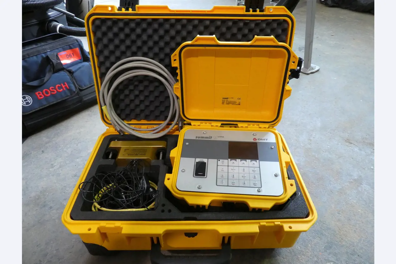 Operating and office equipment of an explosive ordnance disposal service-15