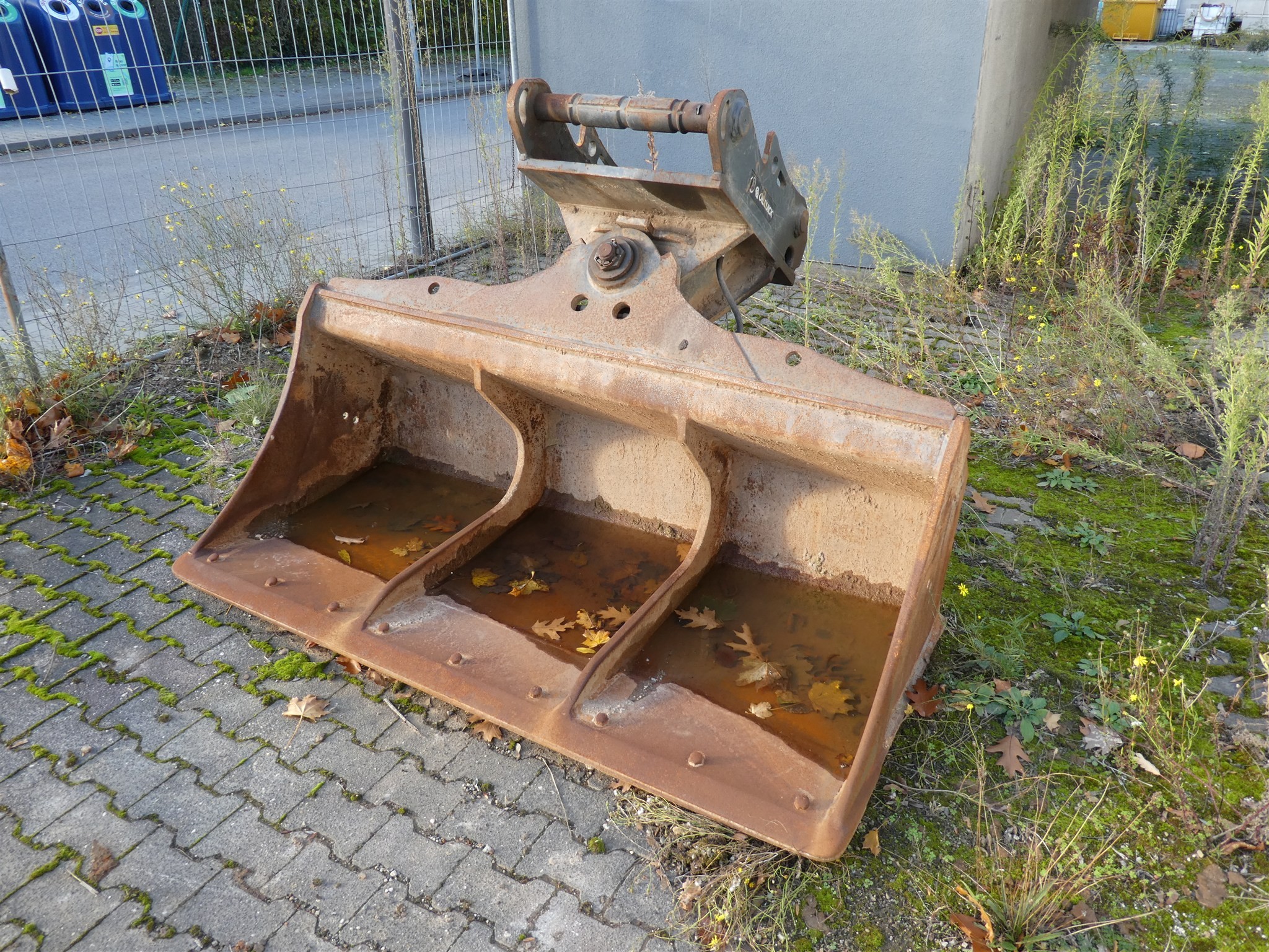 Operating and office equipment of an explosive ordnance disposal service-5