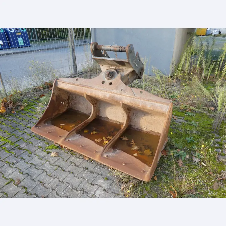 Operating and office equipment of an explosive ordnance disposal service-5