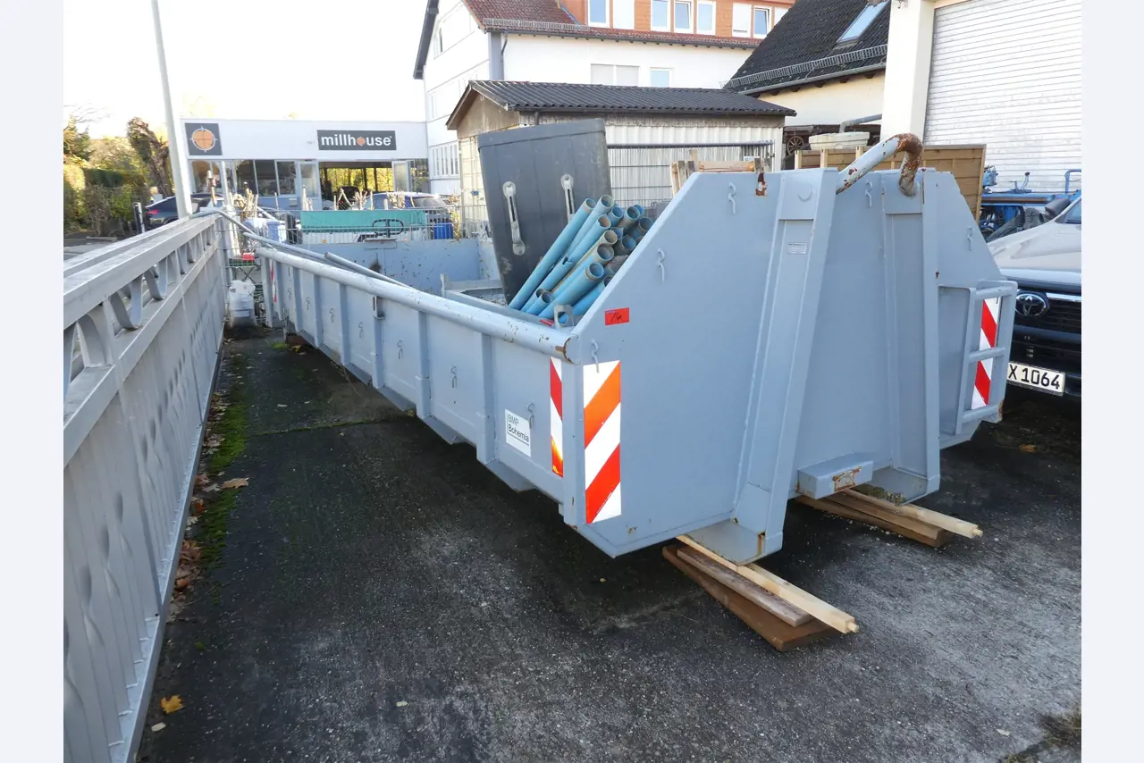 Operating and office equipment of an explosive ordnance disposal service-6