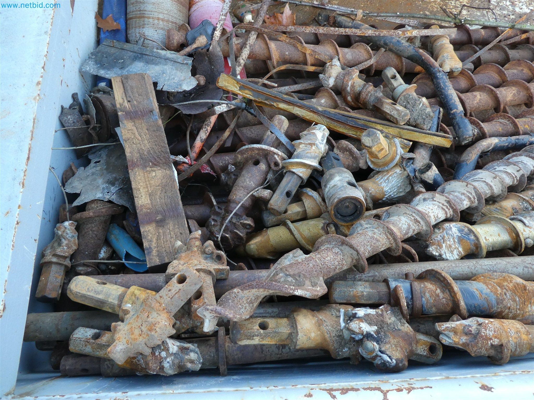 Equipamento operacional e de escritório de um serviço de eliminação de engenhos explosivos-3