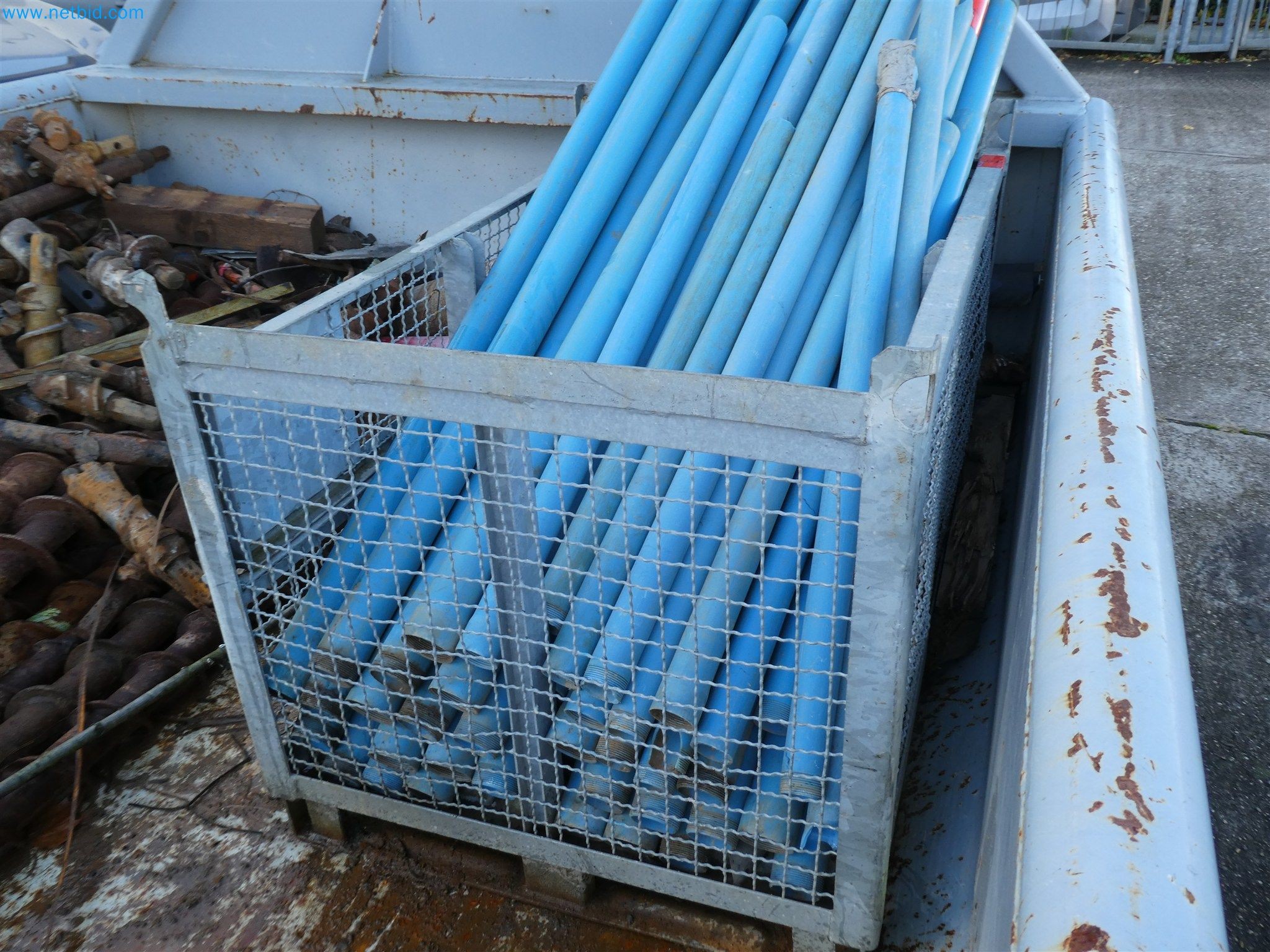 Equipamento operacional e de escritório de um serviço de eliminação de engenhos explosivos-1