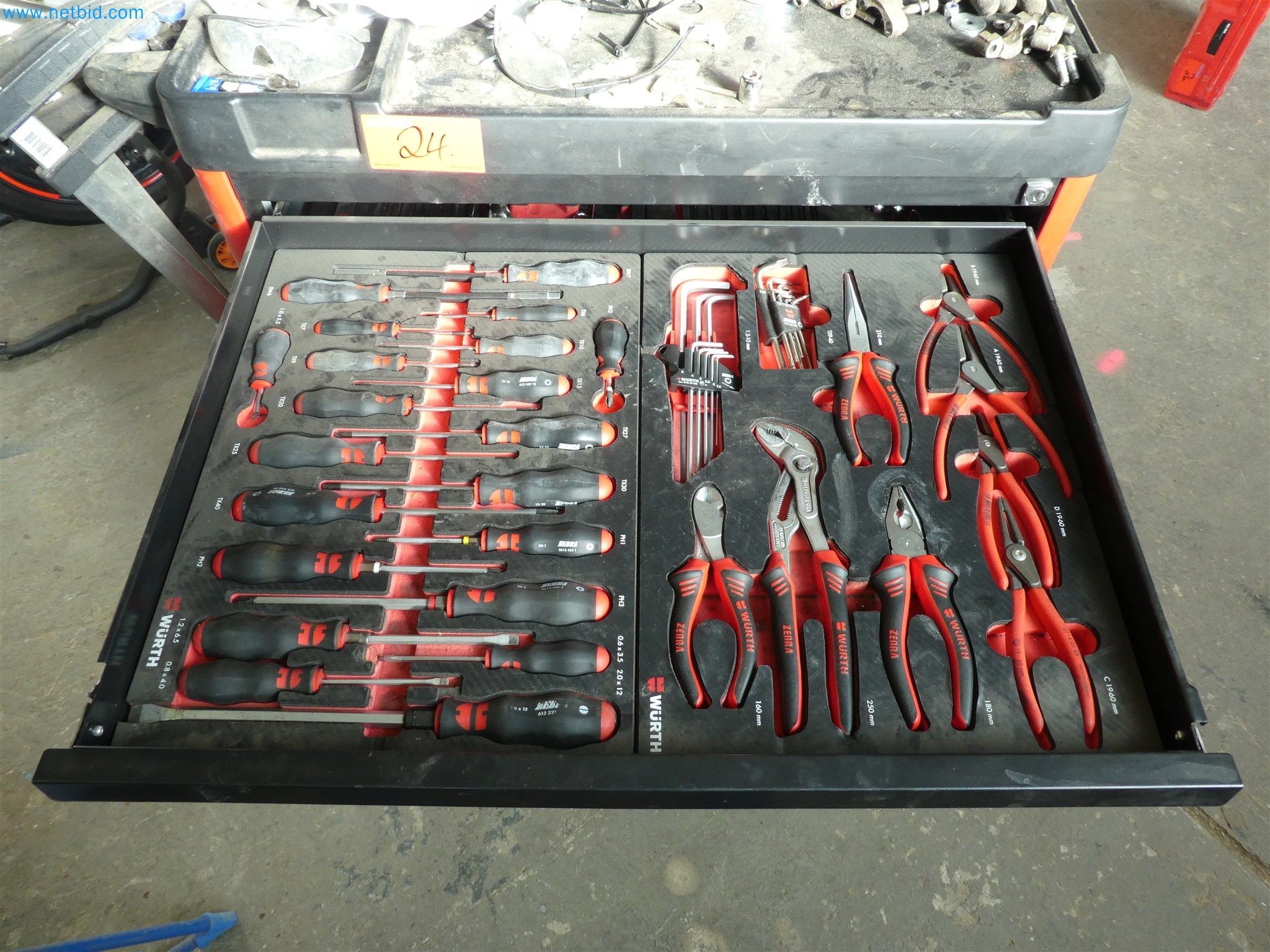 Provozní a kancelářské vybavení služby pro likvidaci výbušnin-2