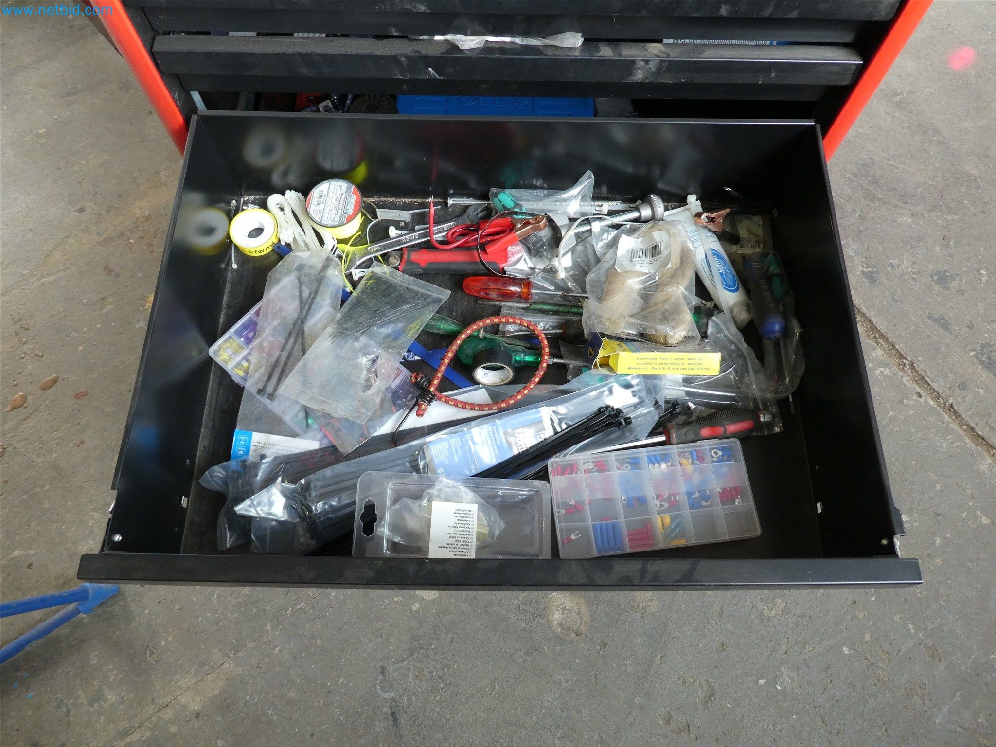 Provozní a kancelářské vybavení služby pro likvidaci výbušnin-7