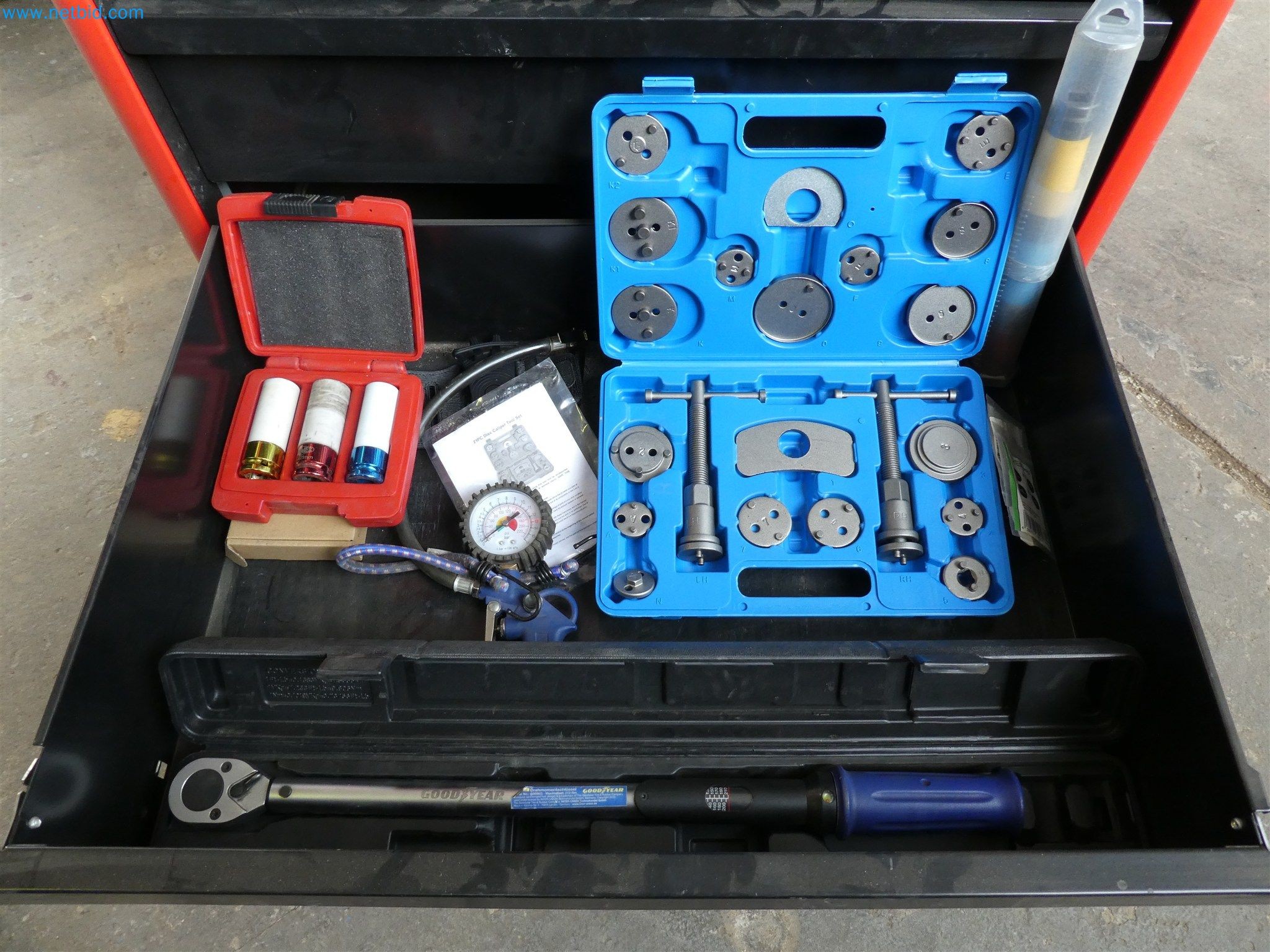 Provozní a kancelářské vybavení služby pro likvidaci výbušnin-8