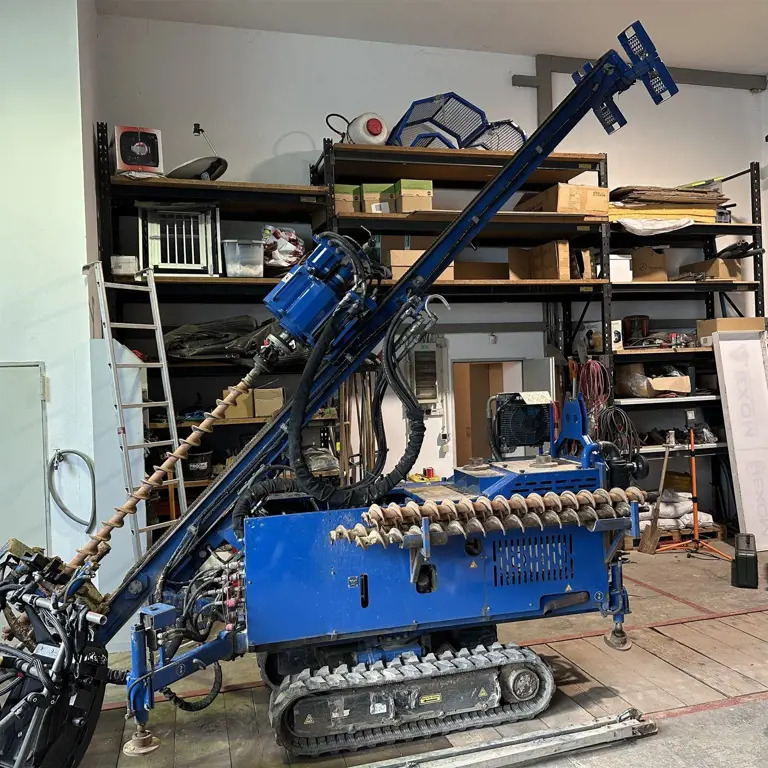 Hydraulic crawler drilling machine Lutz Kurth Kleinbohrgerät KB 13