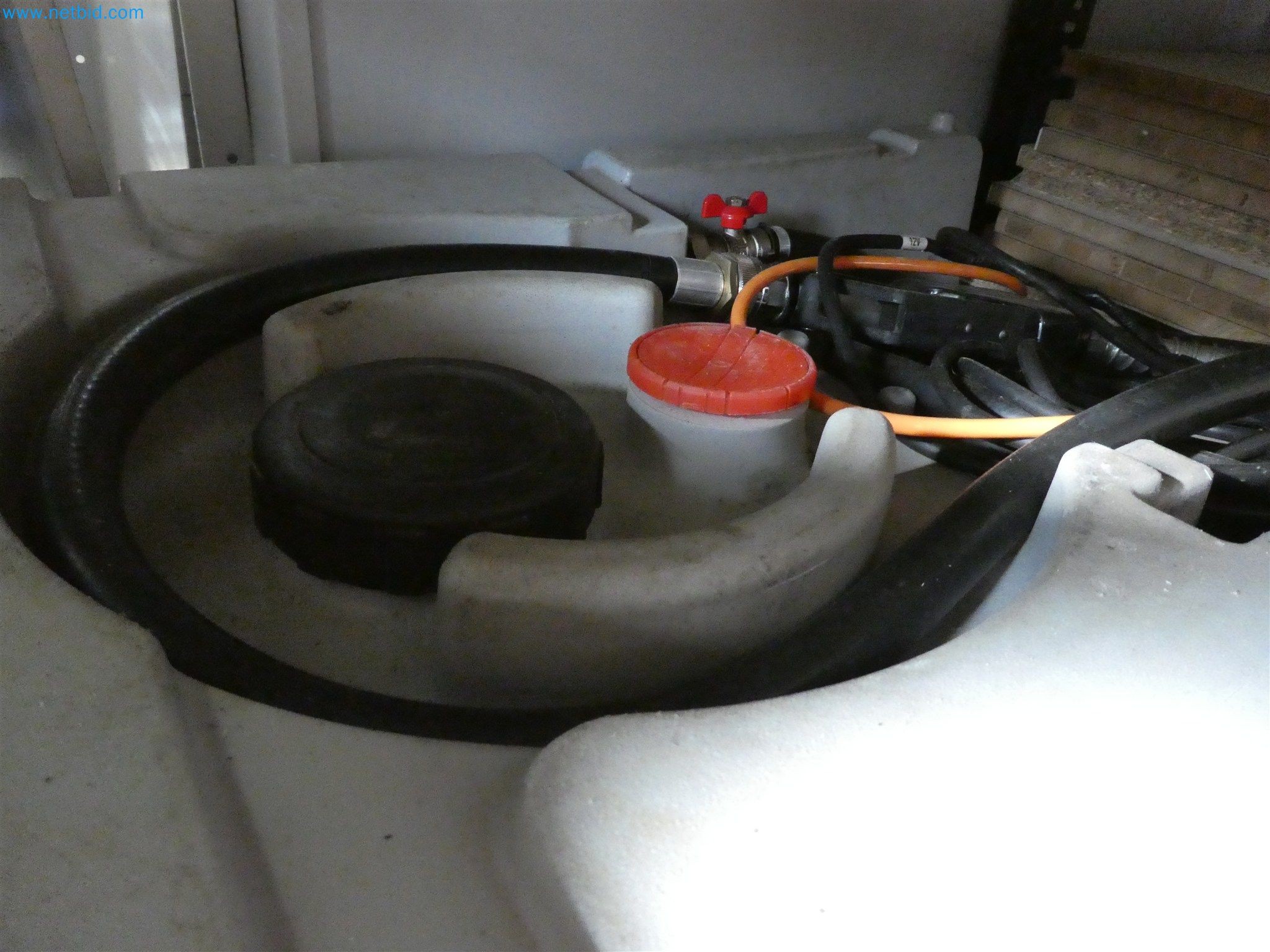 Equipamento operacional e de escritório de um serviço de eliminação de engenhos explosivos-2