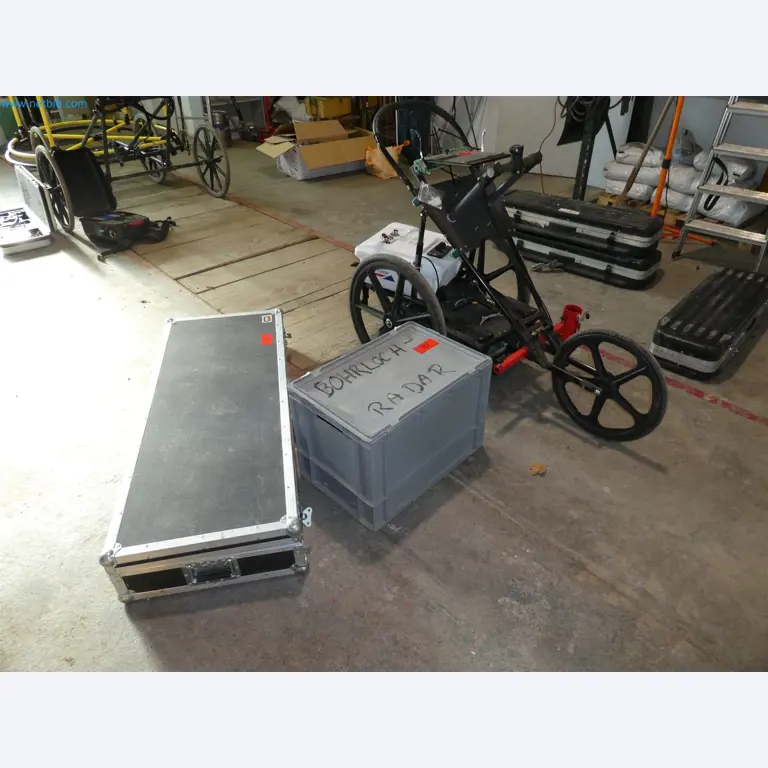 Equipamento operacional e de escritório de um serviço de eliminação de engenhos explosivos-1