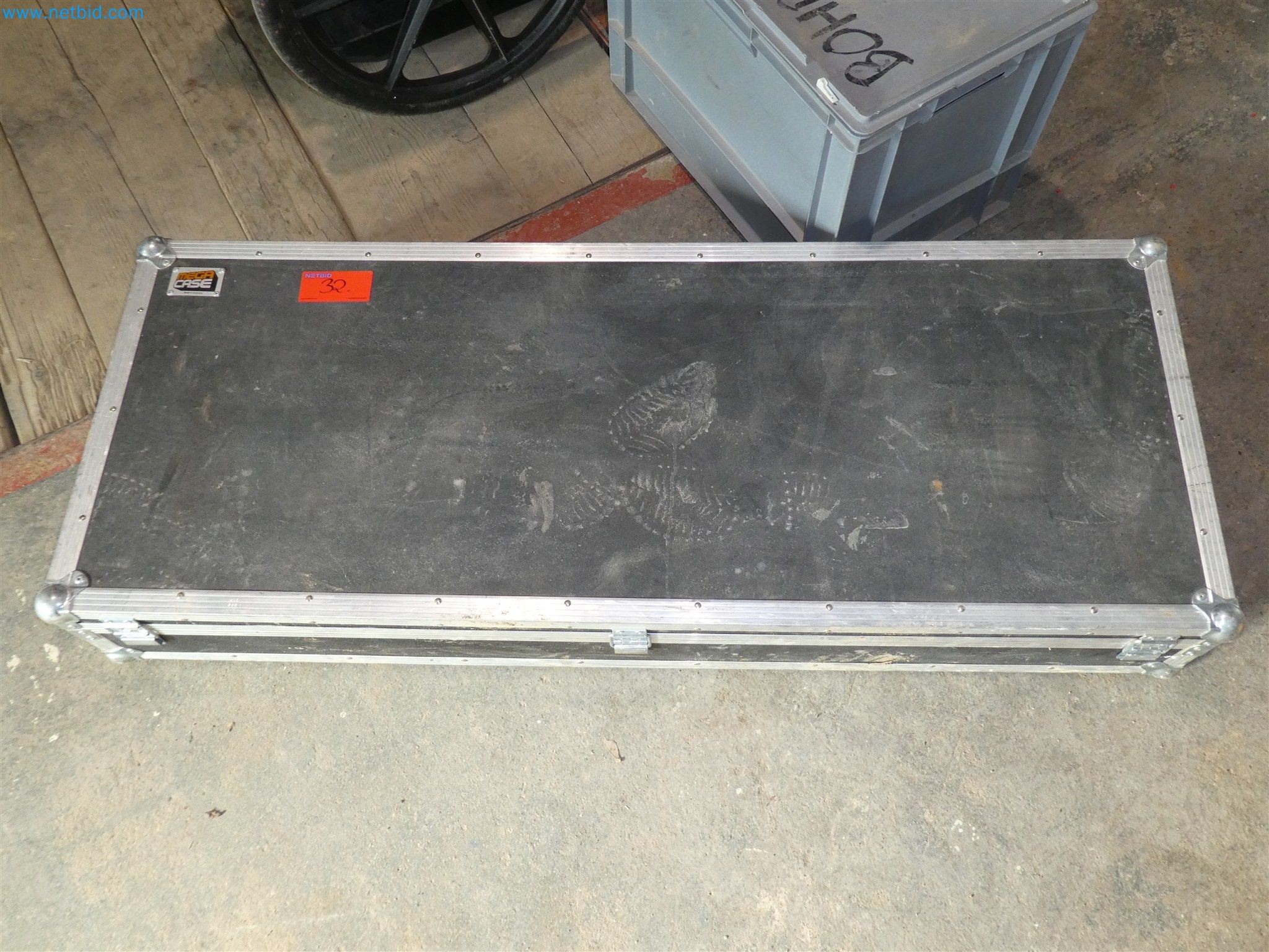 Equipamento operacional e de escritório de um serviço de eliminação de engenhos explosivos-2