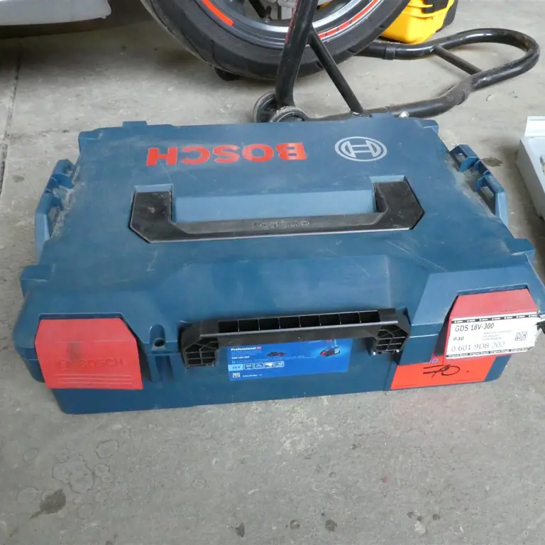 Cordless impact wrench Bosch GDS18V-300