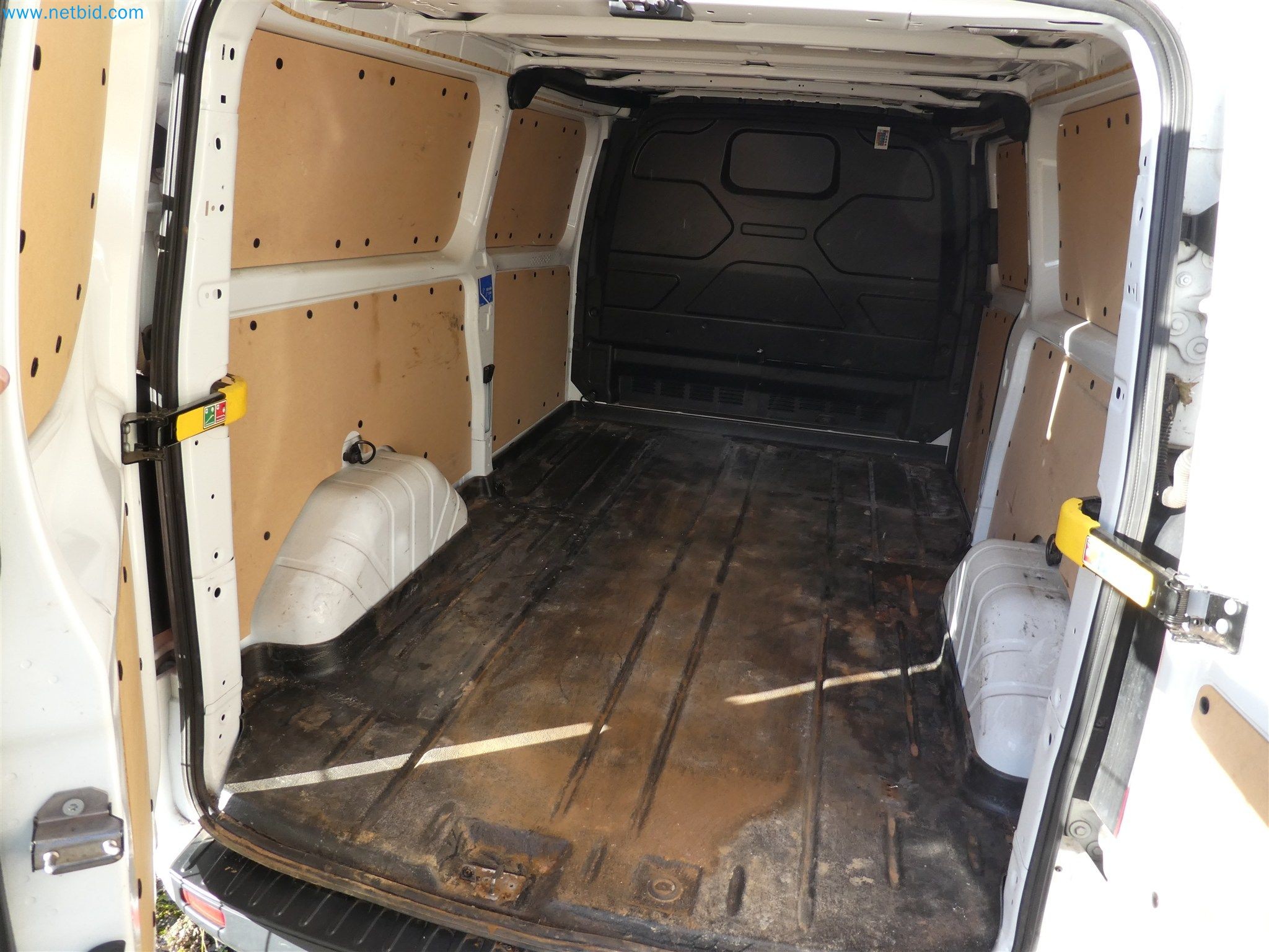 Equipamento operacional e de escritório de um serviço de eliminação de engenhos explosivos-16