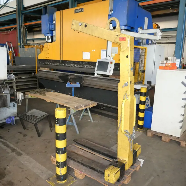 Crane pallet fork