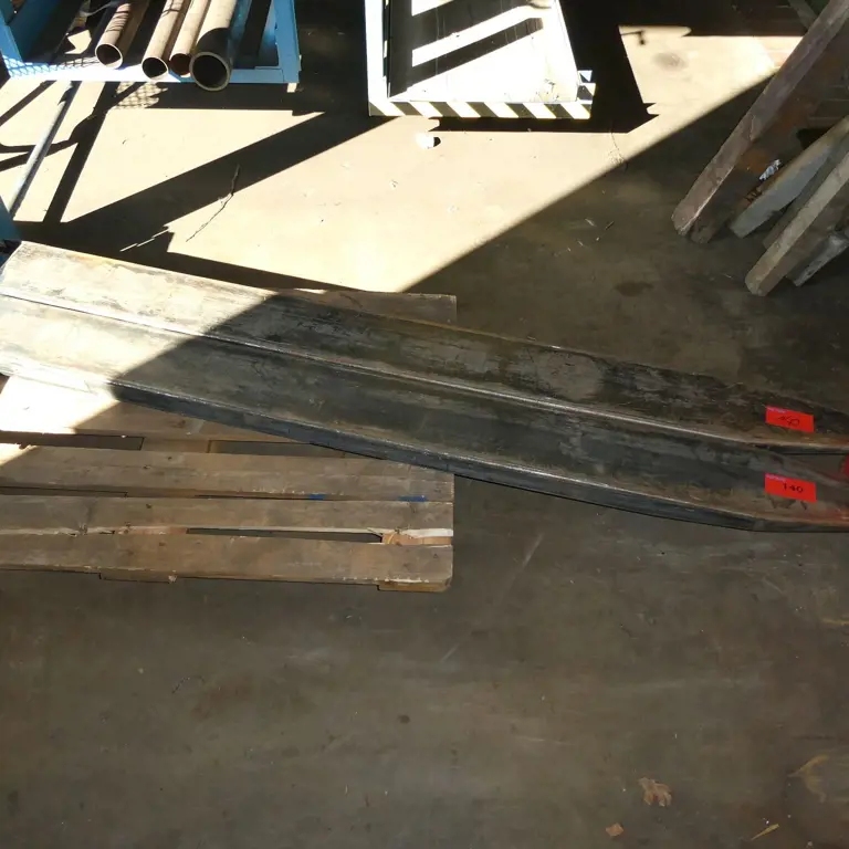 2 Forklift fork extensions
