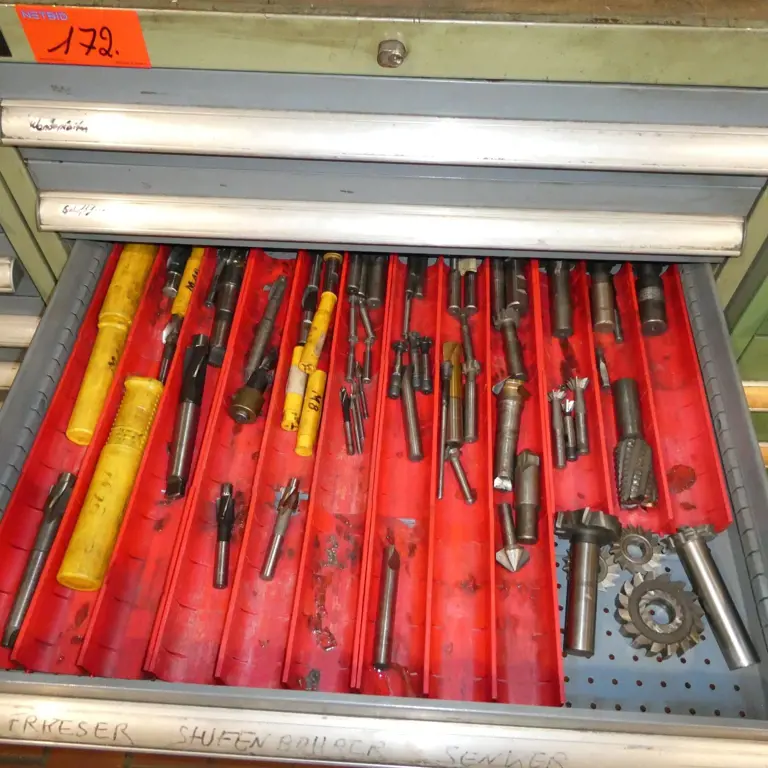 2 Metalen kasten