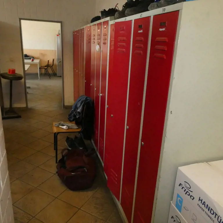 13 Metalen kluisjes