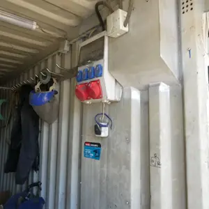 3 20' zeecontainer