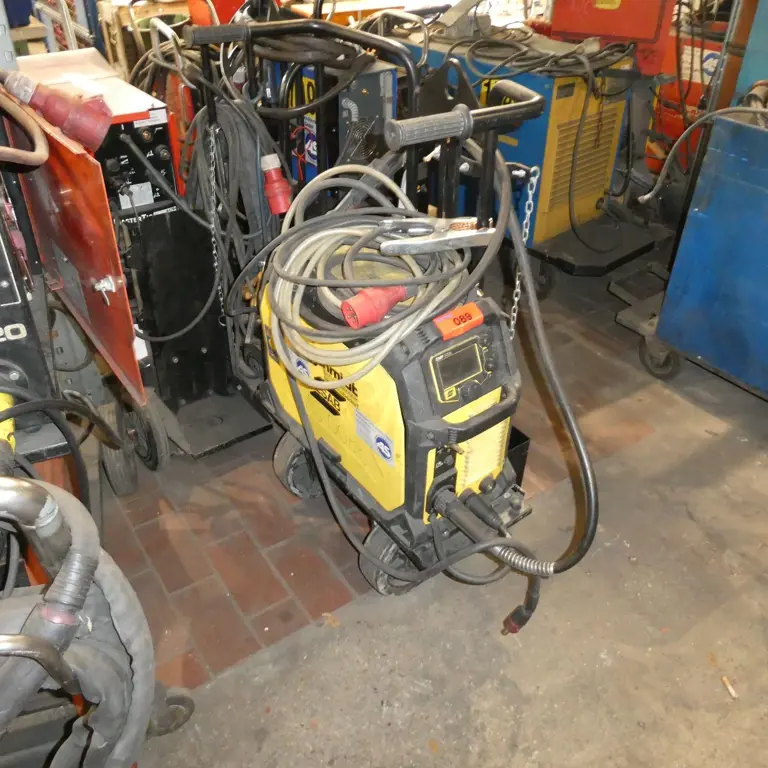 Elektrische booglasser ESAB EMP320IC