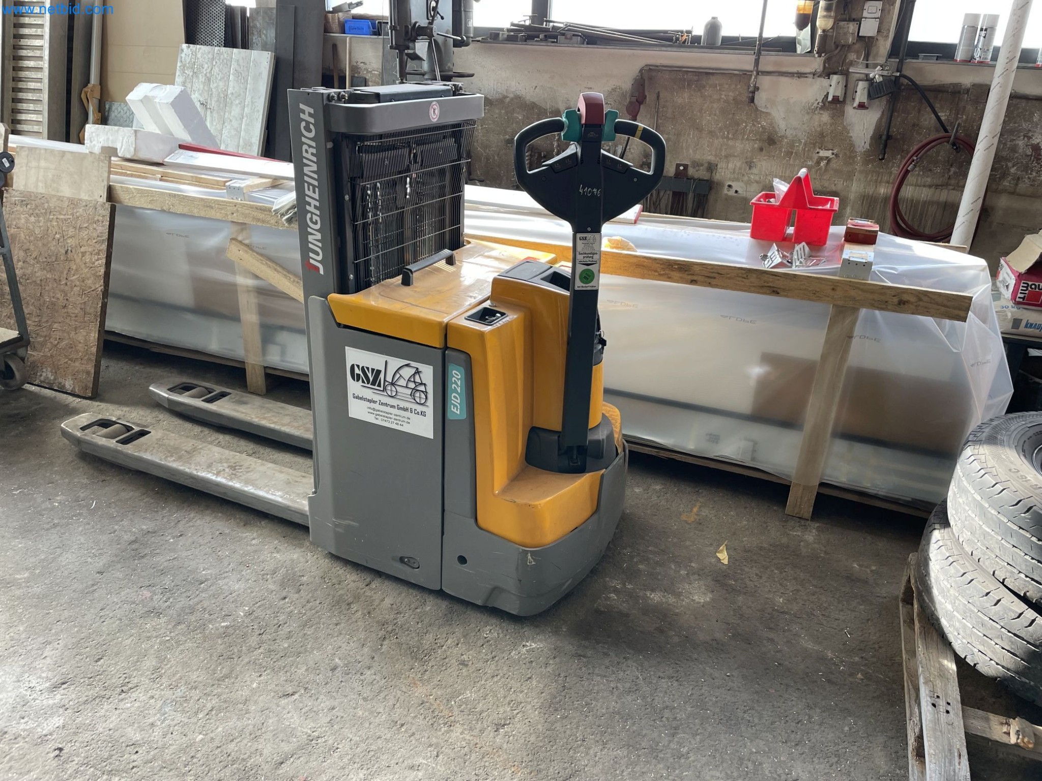 Máquinas para trabajos de metalistería, soldadura, forja y montaje-1