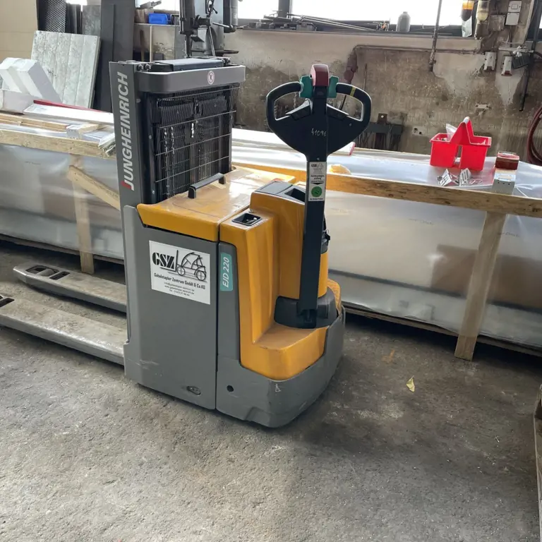 Electric pallet truck (release 04.04.2025) Jungheinrich EJD220