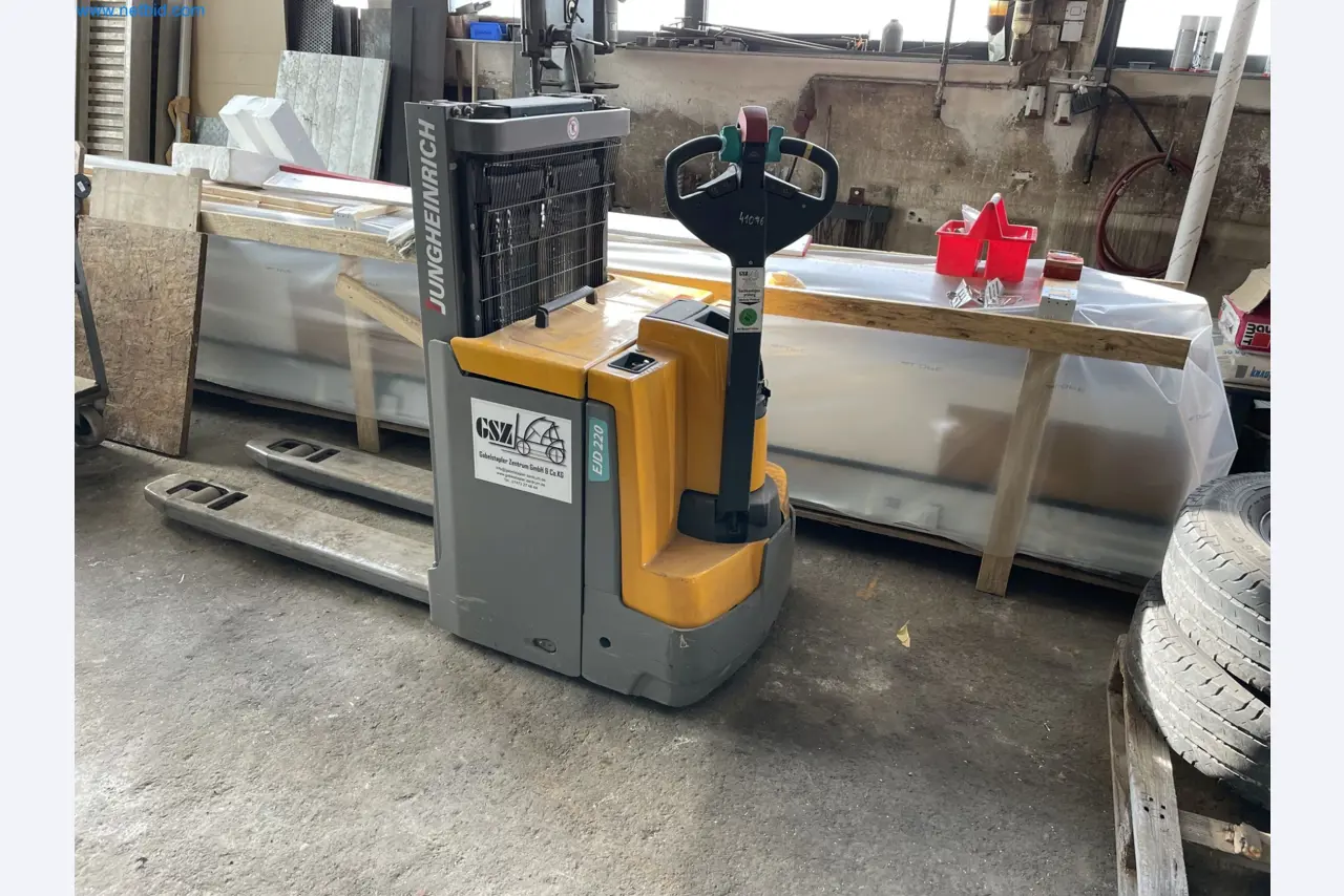 Máquinas para trabalhos em metal, soldadura, forja e montagem-1