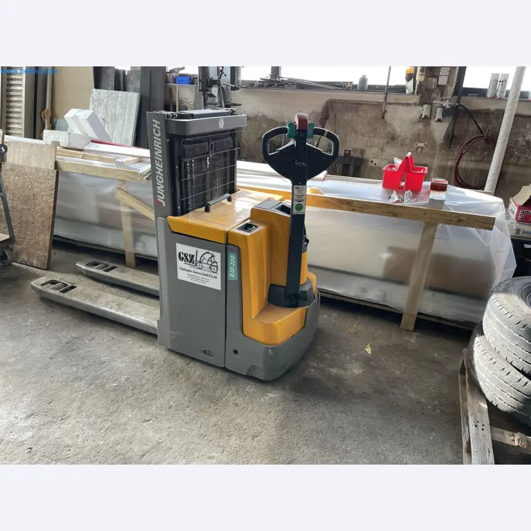 Máquinas para trabalhos em metal, soldadura, forja e montagem-1