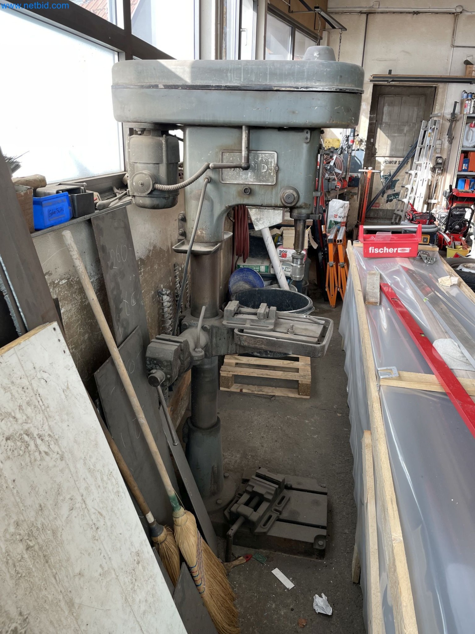 Máquinas para trabajos de metalistería, soldadura, forja y montaje-1