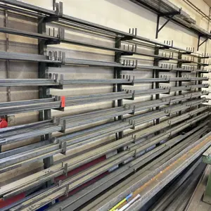 Single-sided cantilever rack