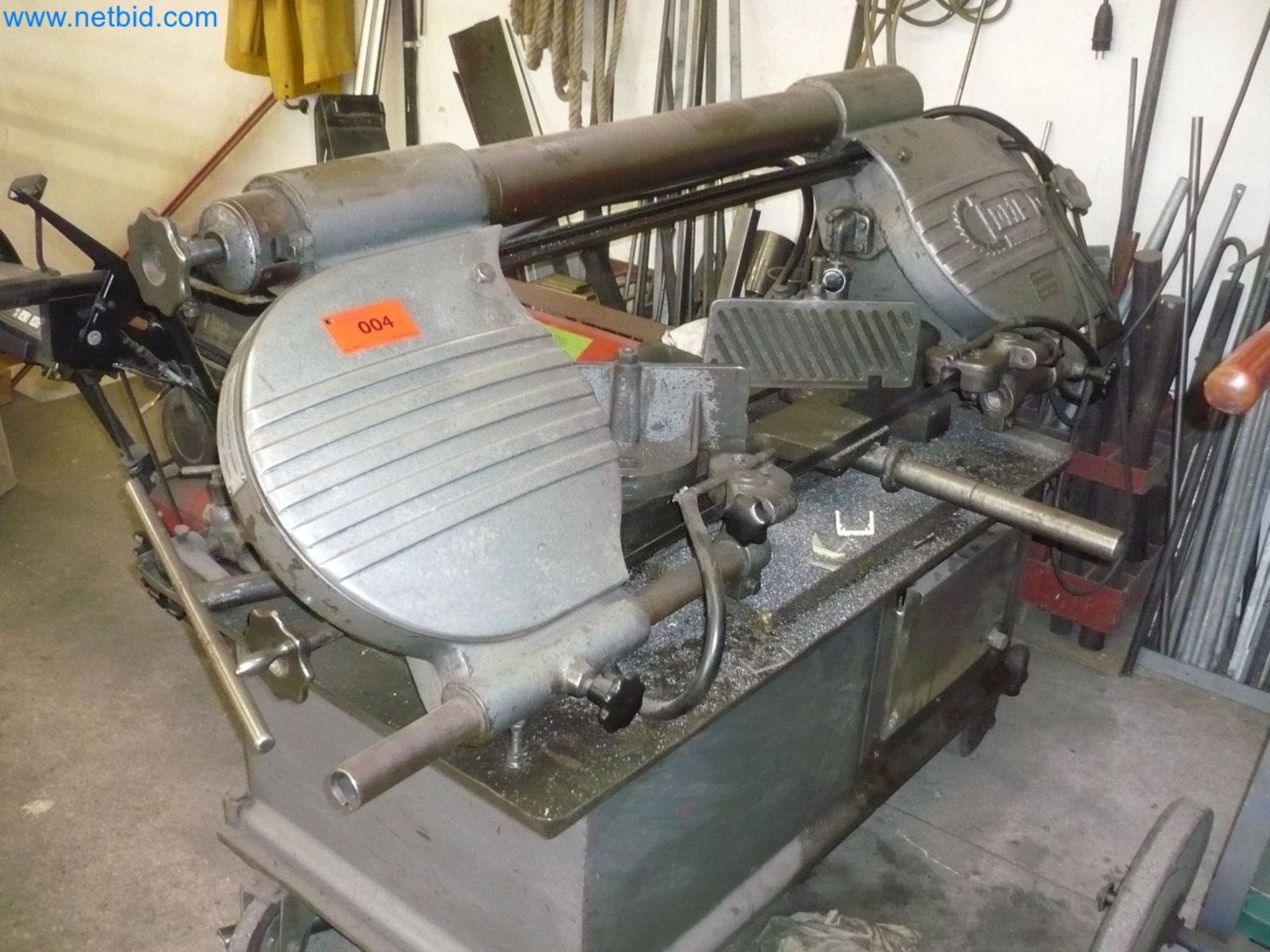 Máquinas para trabajos de metalistería, soldadura, forja y montaje-1