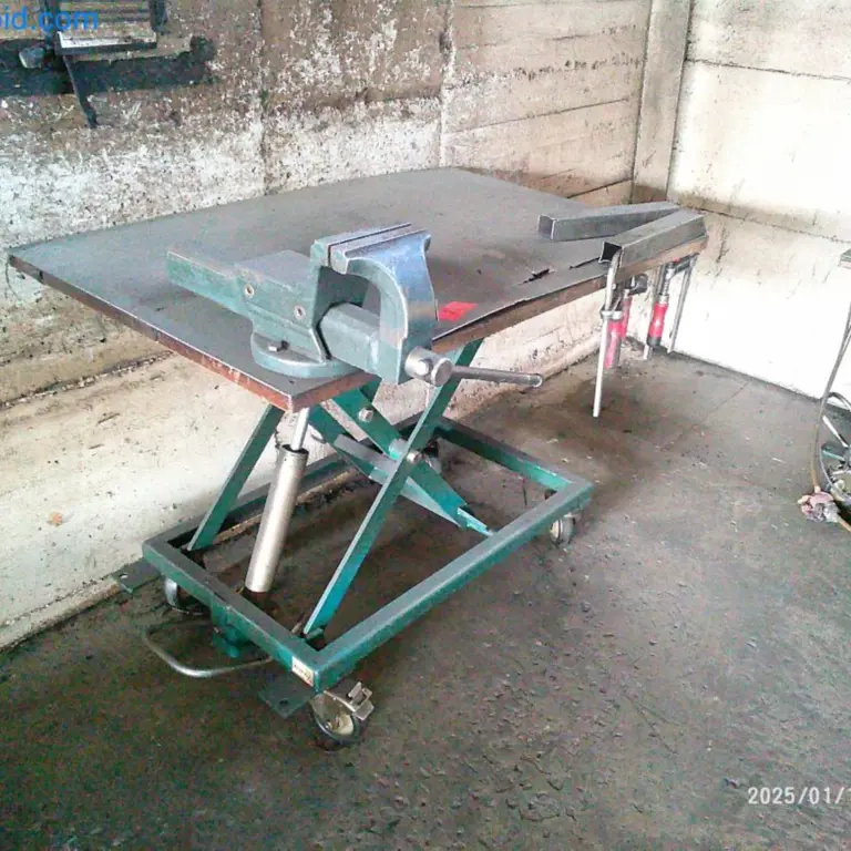 3 Stoły z mechanicznym podnośnikiem nożycowym