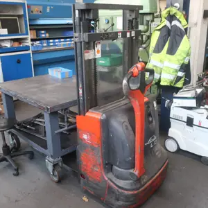 Electric pallet truck Linde L10