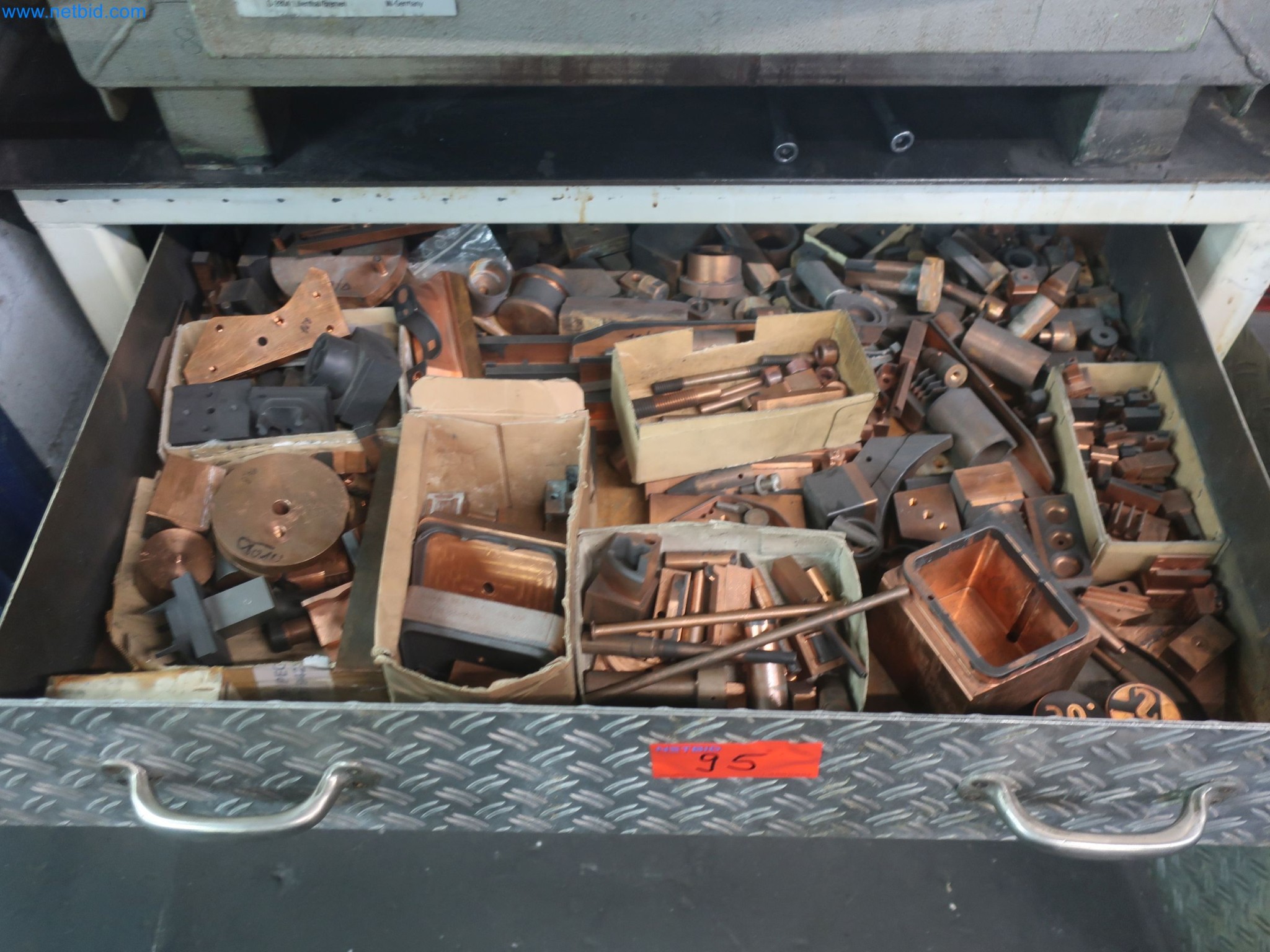 595 Soluciones - Sistemas para la producción de piezas moldeadas por inyección de aluminio/ Mg-3