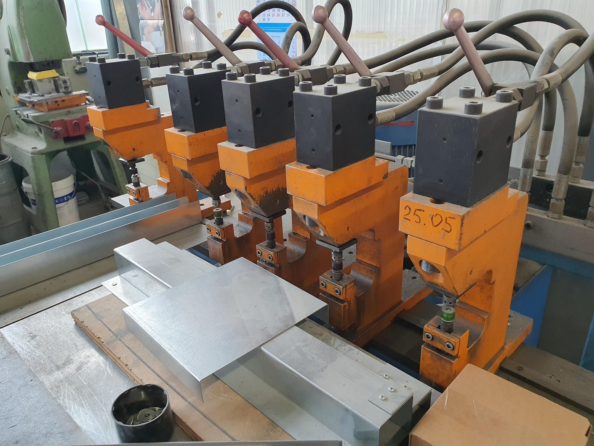 Machines from the metal, painting, drywall construction and plastering sectors-5