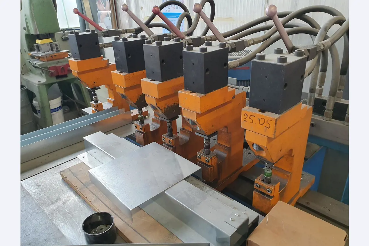 Máquinas de los sectores del metal, la pintura, la construcción en seco y el enlucido-5