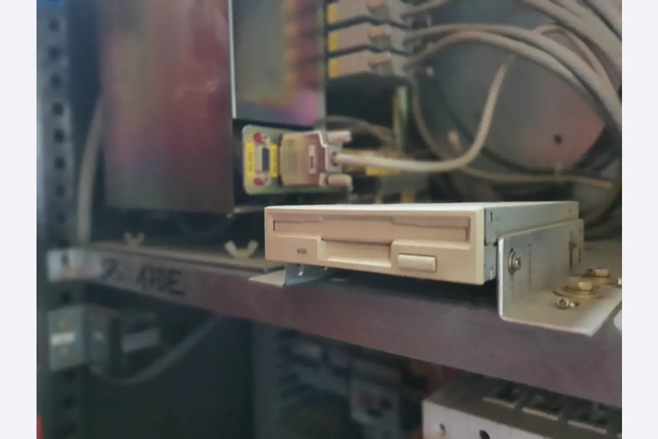 Maszyny z branży metalowej, malarskiej, suchej zabudowy i tynkarskiej-12