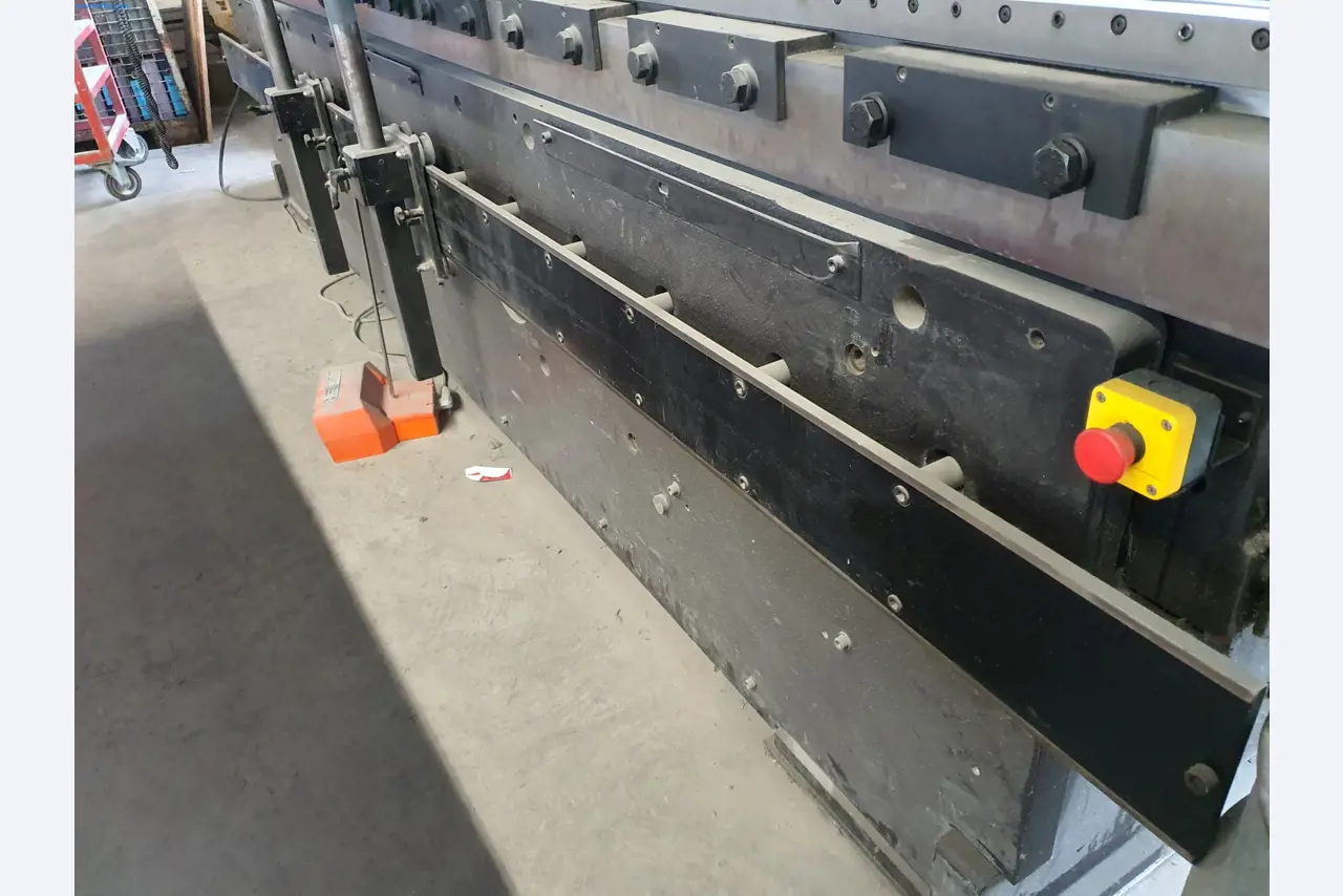 Maszyny z branży metalowej, malarskiej, suchej zabudowy i tynkarskiej-19