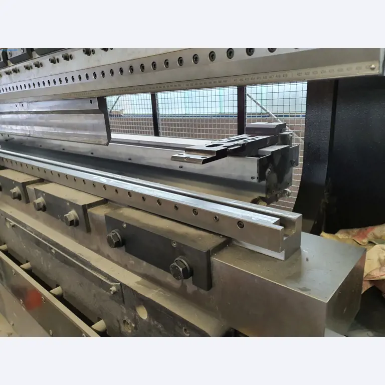 Maszyny z branży metalowej, malarskiej, suchej zabudowy i tynkarskiej-20