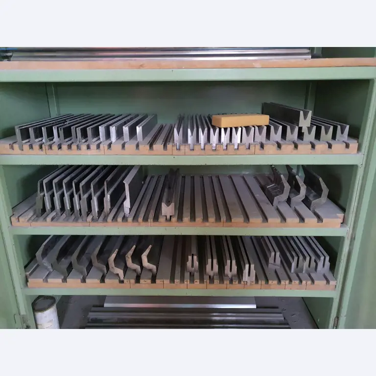 Maszyny z branży metalowej, malarskiej, suchej zabudowy i tynkarskiej-32