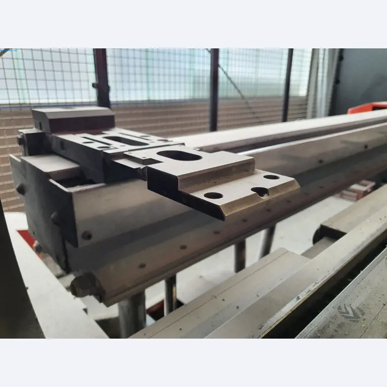 Maszyny z branży metalowej, malarskiej, suchej zabudowy i tynkarskiej-8