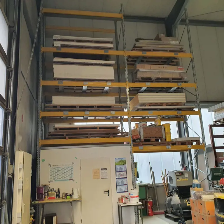 Heavy-duty pallet racking