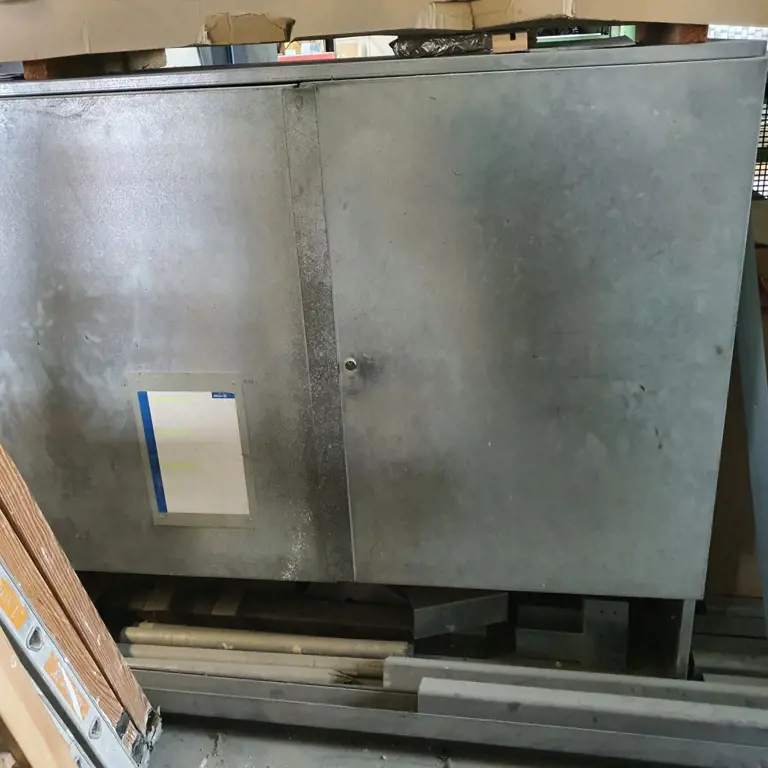 Metal cabinet