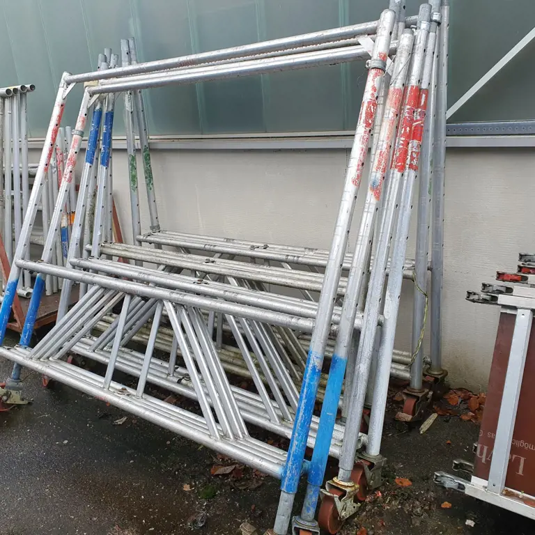 4 Aluminum rolling scaffolding