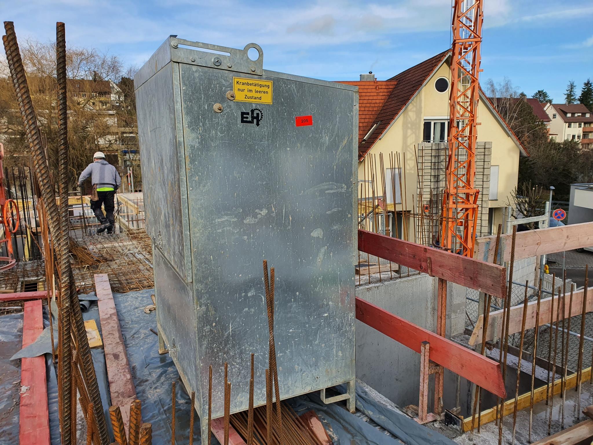 Construction machinery, vehicles, formwork materials and accessories from the building construction sector-11