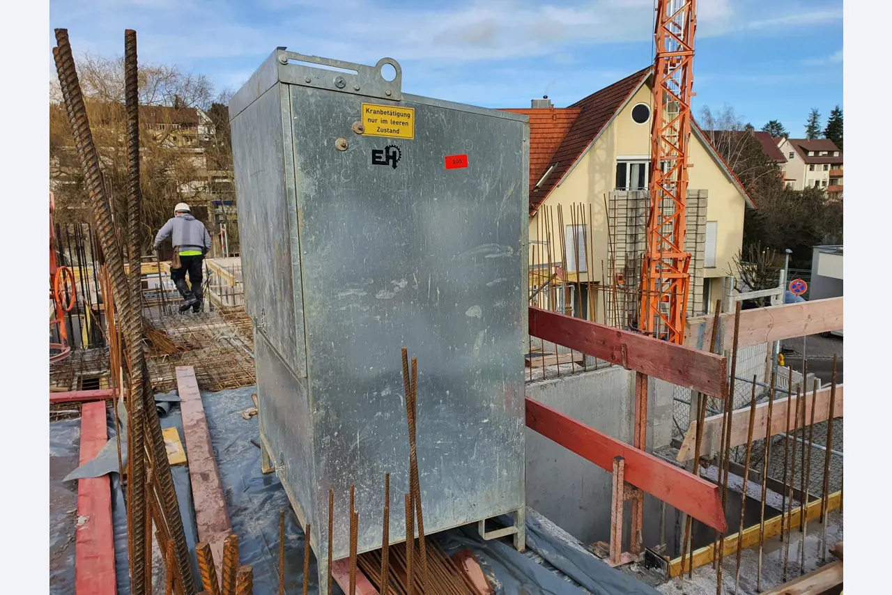 Construction machinery, vehicles, formwork materials and accessories from the building construction sector-11