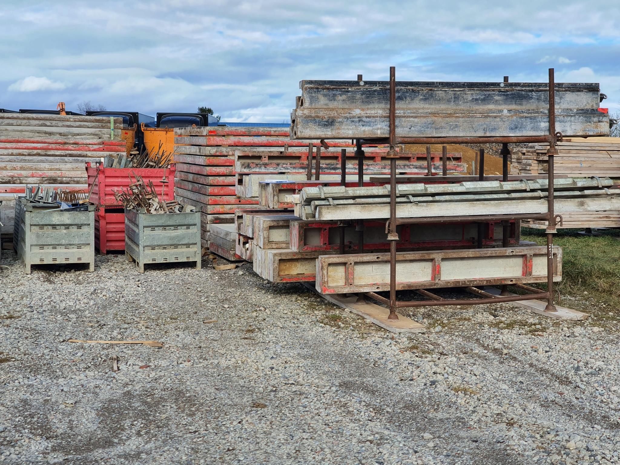 Construction machinery, vehicles, formwork materials and accessories from the building construction sector-8