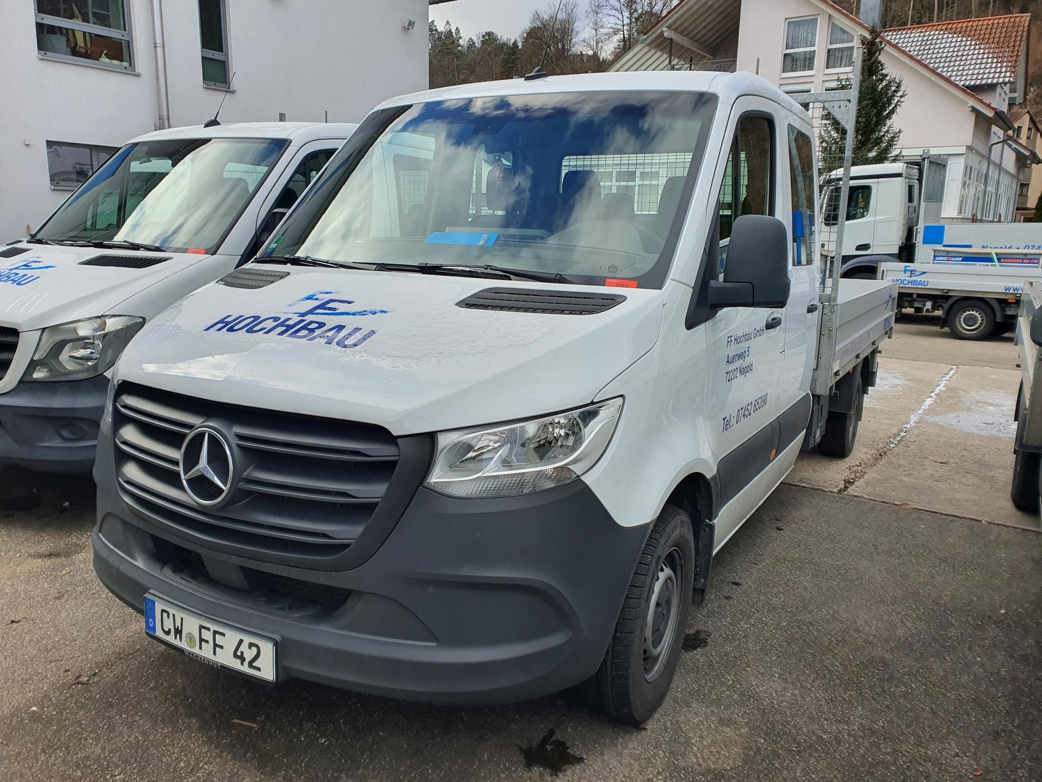 Construction machinery, vehicles, formwork materials and accessories from the building construction sector-9