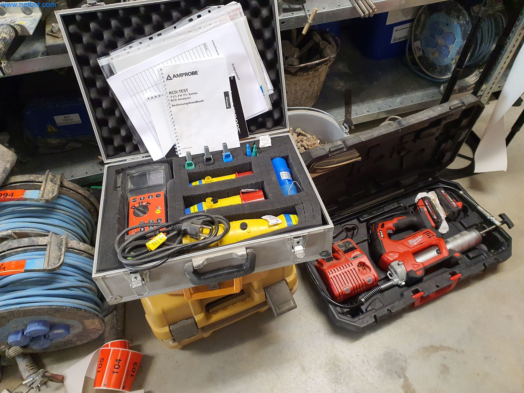 Maszyny budowlane, pojazdy, materiały szalunkowe i akcesoria z sektora budowlanego-1