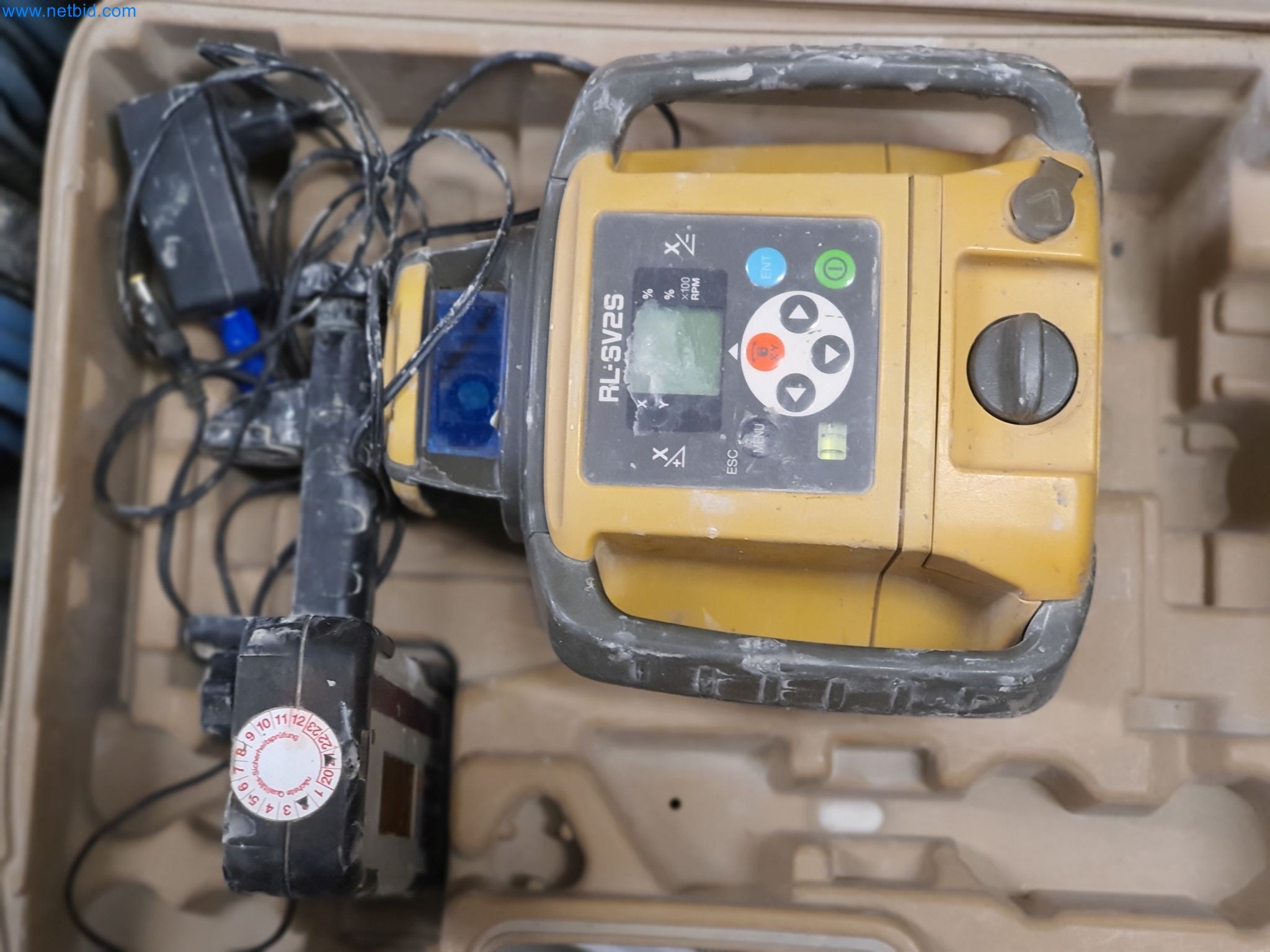 Maszyny budowlane, pojazdy, materiały szalunkowe i akcesoria z sektora budowlanego-4