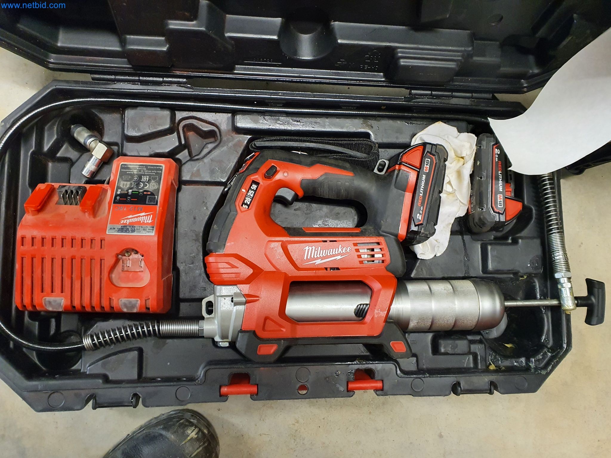 Maszyny budowlane, pojazdy, materiały szalunkowe i akcesoria z sektora budowlanego-6