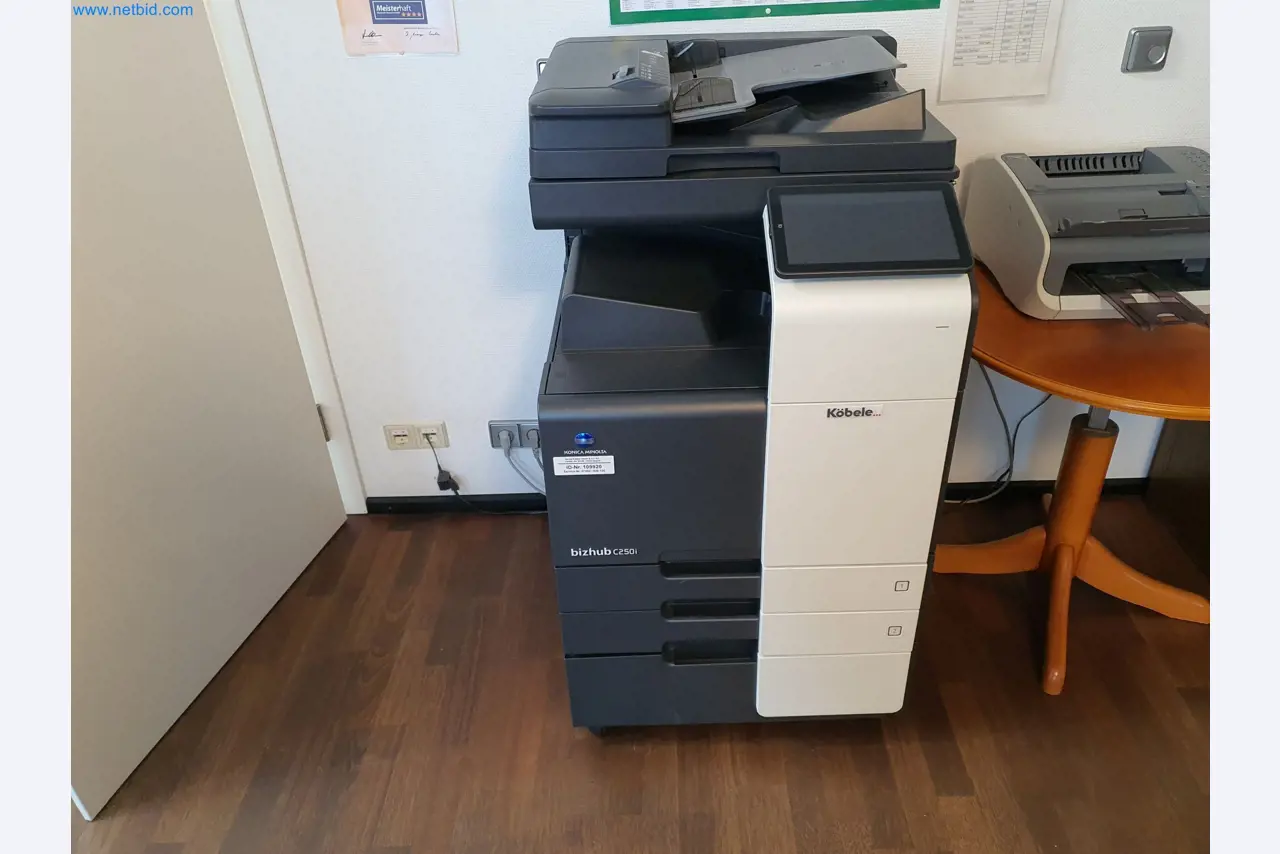 Maszyny budowlane, pojazdy, materiały szalunkowe i akcesoria z sektora budowlanego-1