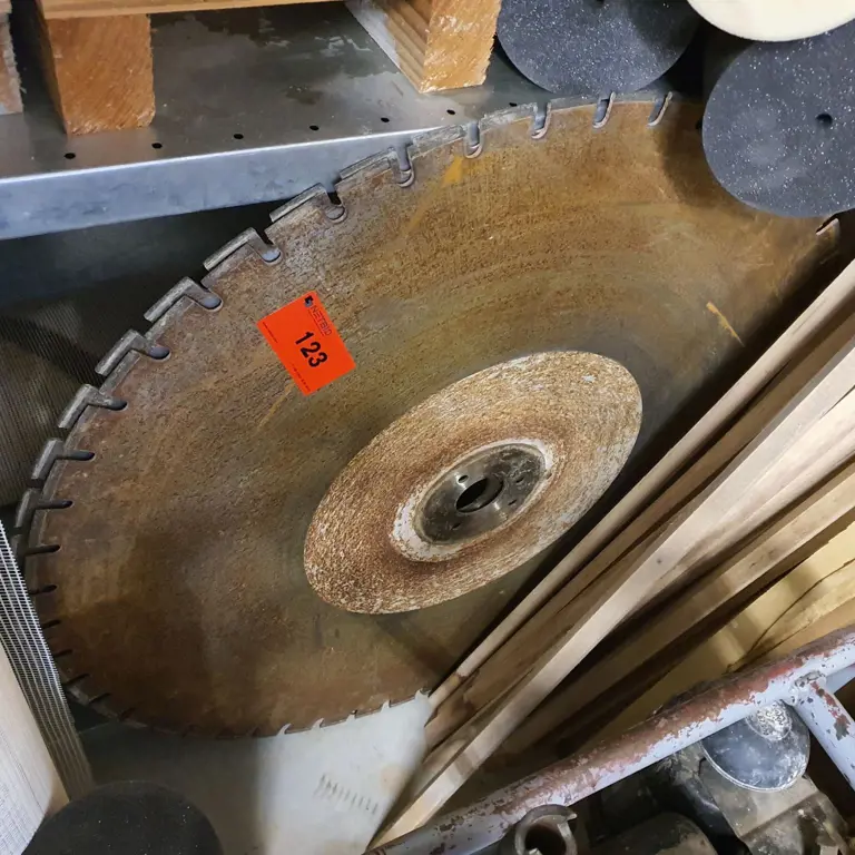 2 Diamond saw blades